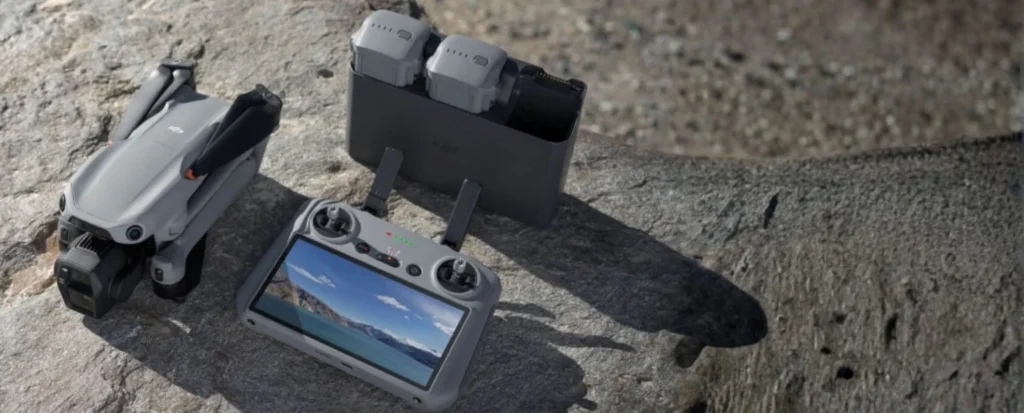 DJI Air 3S dron s RC 2 daljinskim upravljačem, punjačem i dvije dodatne baterije