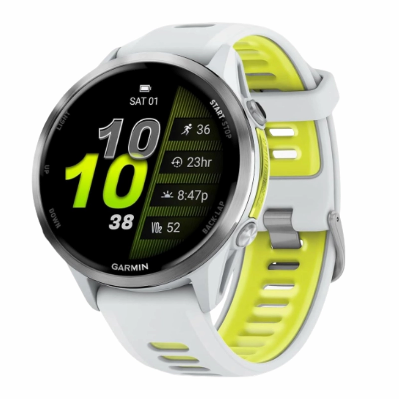 Garmin Forerunner 970 u bijeloj boji sa sportskom narukvicom