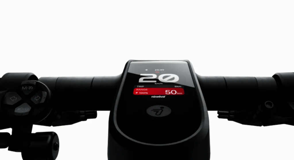 Zaslon električnog romobila Segway Ninebot MAX G3 I s prikazom brzine i dosega.